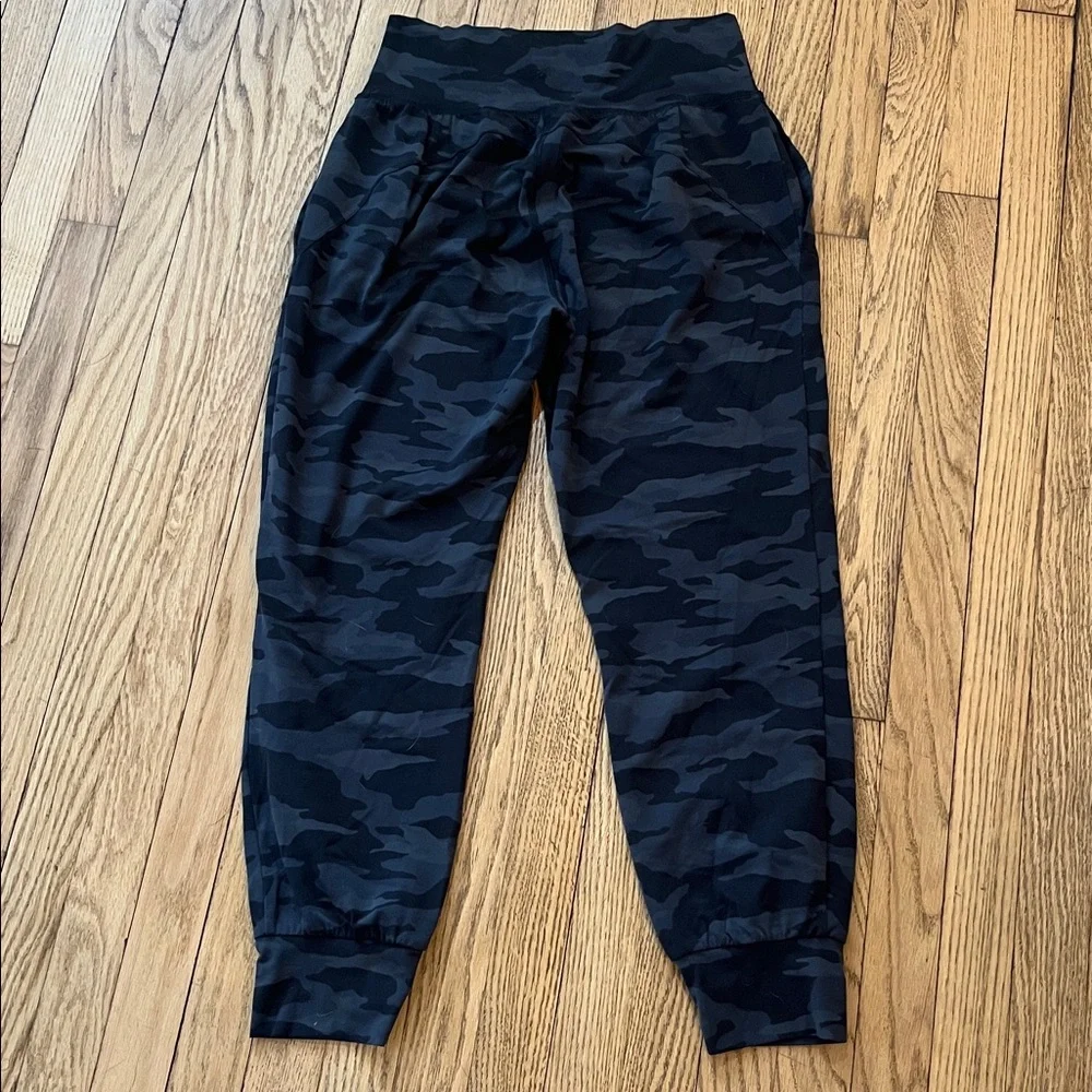 Athleta salutation grey camo high waisted joggers NWOT SZ M - Picture 6 of 6